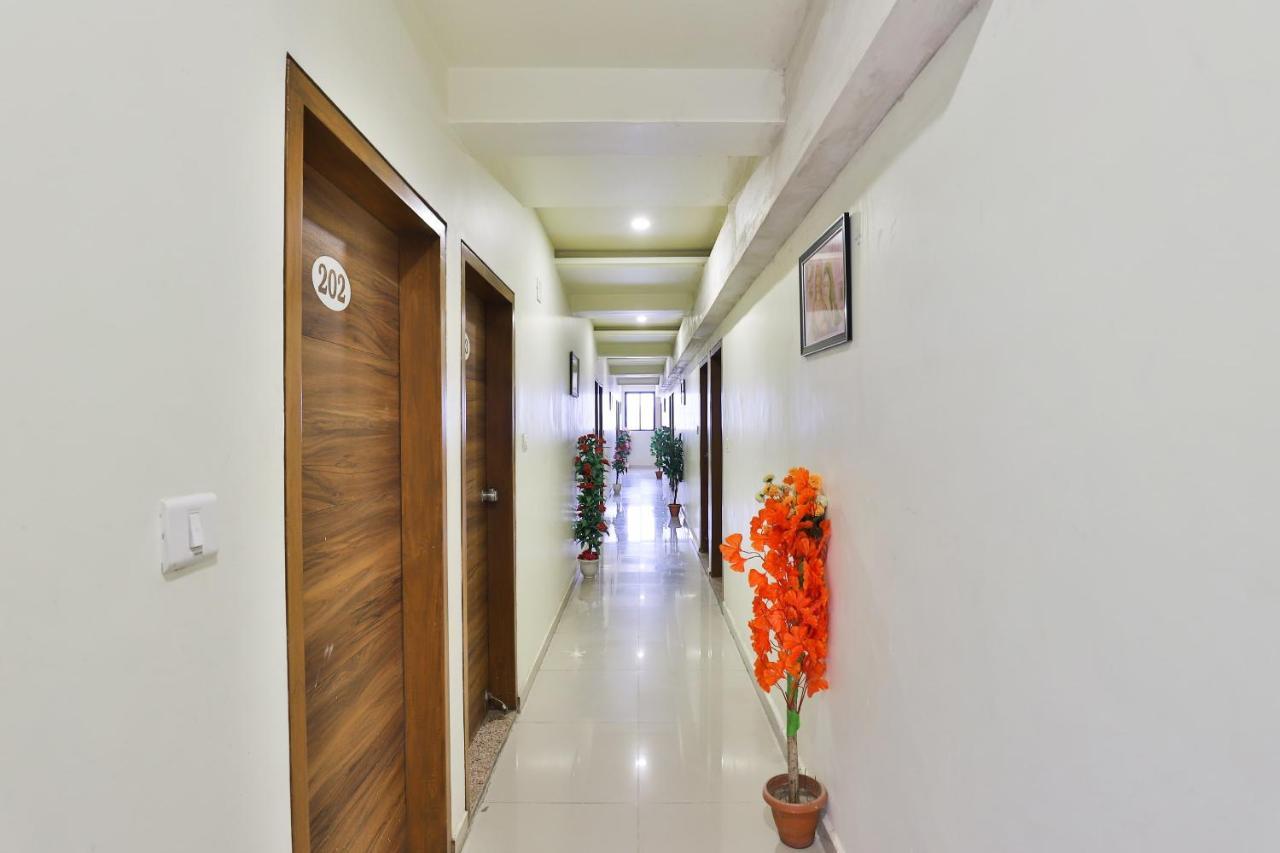 Hotel Oyo 15417 Red Rose Watuwa Exterior foto