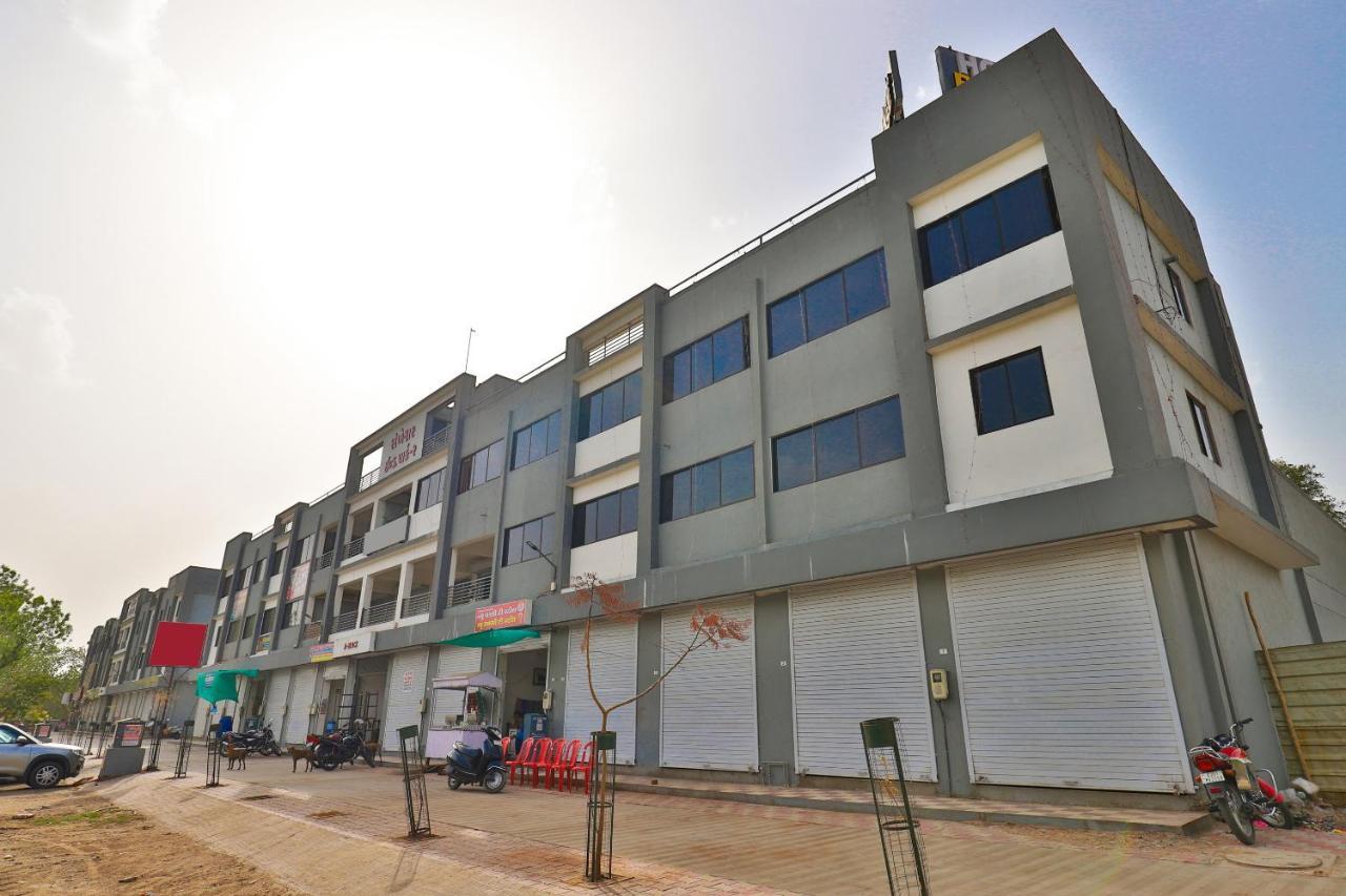Hotel Oyo 15417 Red Rose Watuwa Exterior foto
