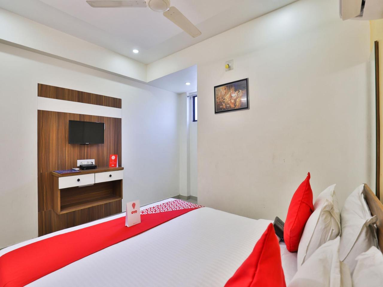 Hotel Oyo 15417 Red Rose Watuwa Exterior foto